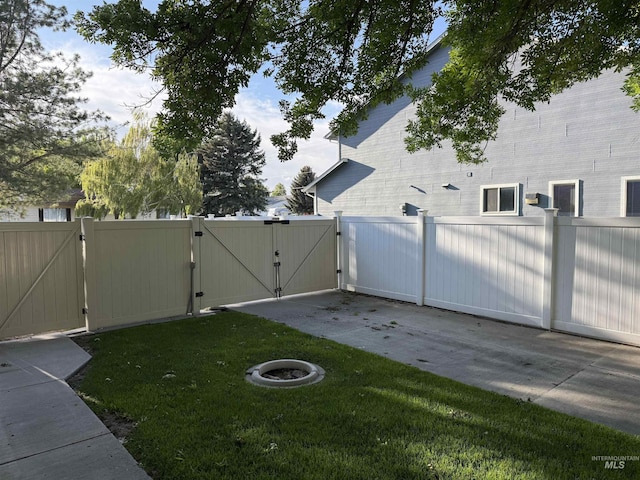 625 Trotter Dr, Twin Falls, ID 83301 - view of yard featuring a gate