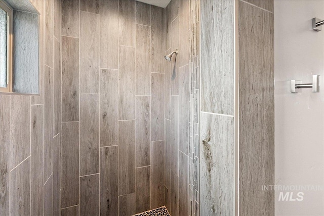 interior details featuring a tile shower