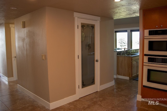 2722 Pascoe Ln, Nampa, ID 83686 - corridor with a sink, baseboards, and recessed lighting