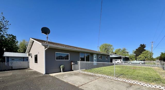 2025 10th Ave, Clarkston, WA 99403 - view of front of property featuring fence and a front lawn