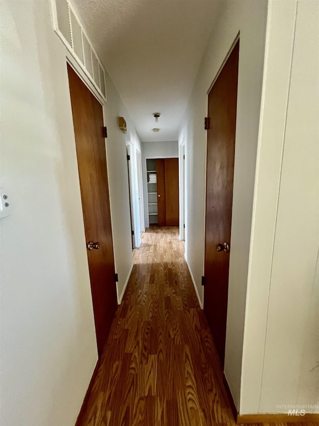 2025 10th Ave, Clarkston, WA 99403 - corridor featuring visible vents and wood finished floors