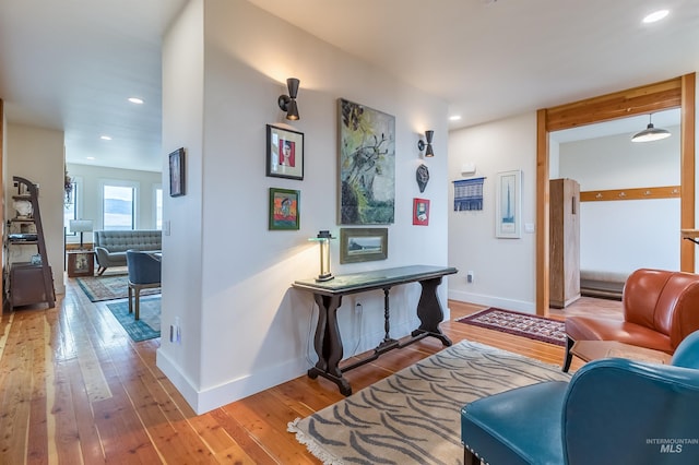 2809 Hampton Ct, Moscow, ID 83843 - living room with wood-type flooring, recessed lighting, and baseboards