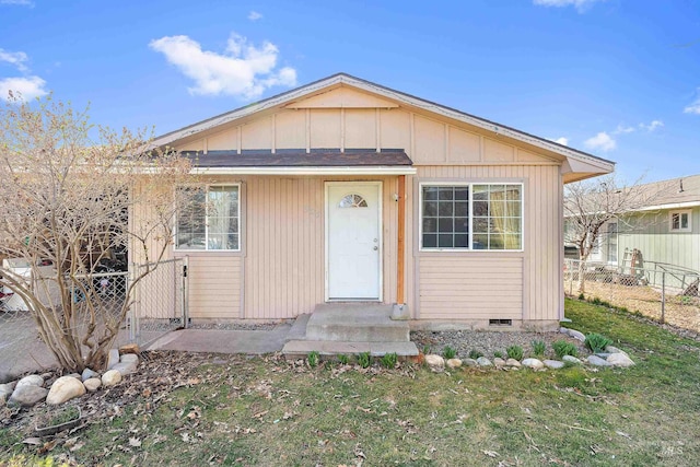 bungalow-style house with a front yard