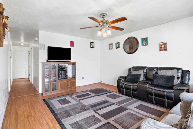 living room with light hardwood / wood-style floors and ceiling fan