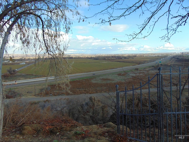 view of yard featuring a rural view