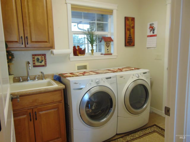 laundry area with sink, cabinets, and independent washer and dryer