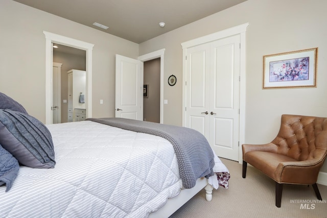 bedroom featuring visible vents, carpet flooring, and a closet