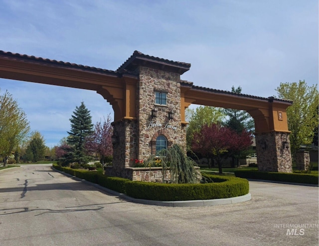 view of community / neighborhood sign
