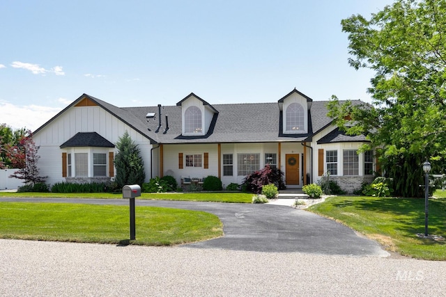 10551 W Deep Canyon Dr, Star, ID 83669 - view of front facade with a front lawn, roof with shingles, and curved driveway