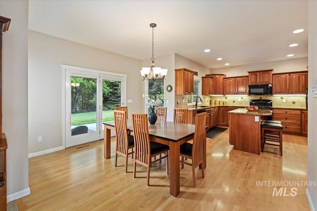 628 E Trinidad Dr, Meridian, ID 83642 - dining room with light wood-style flooring, a chandelier, recessed lighting, and baseboards