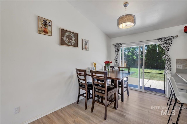 197 Cedarpark Cir, Twin Falls, ID 83301 - dining space featuring wood finished floors, vaulted ceiling, and baseboards