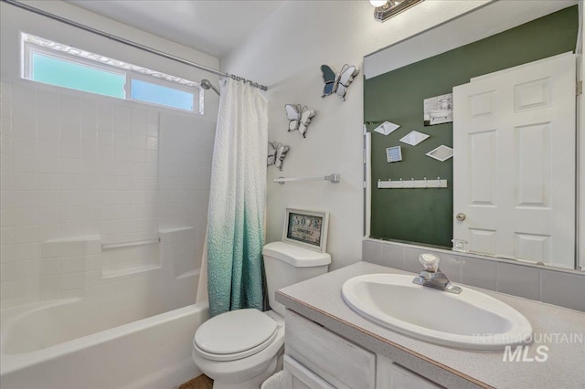 197 Cedarpark Cir, Twin Falls, ID 83301 - bathroom featuring toilet, vanity, and shower / bath combo with shower curtain