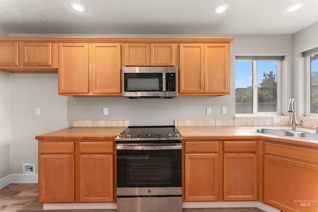 5291 N Midnight Haze Way, Meridian, ID 83646 - kitchen with appliances with stainless steel finishes, recessed lighting, light countertops, and light wood-type flooring