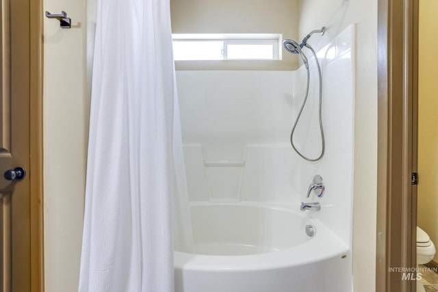 812 Kelli Ln, Filer, ID 83328 - bathroom featuring shower / bathtub combination with curtain and toilet