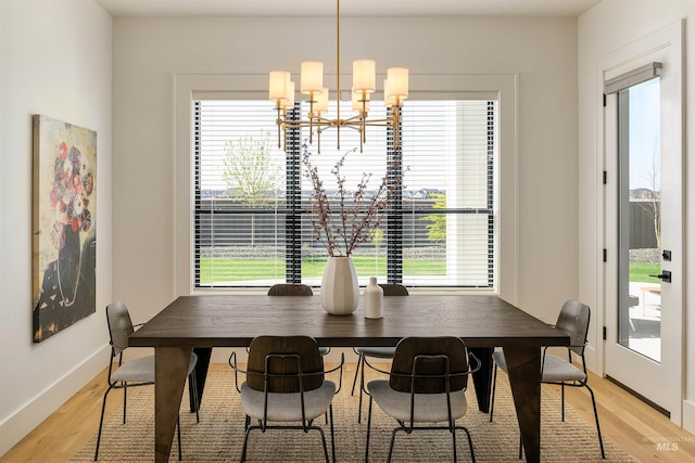 dining space featuring an inviting chandelier, light hardwood / wood-style flooring, and a wealth of natural light