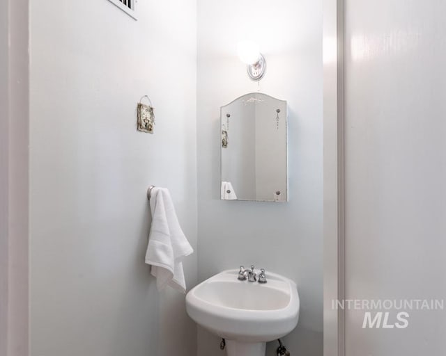 517 E C St, Moscow, ID 83843 - bathroom with a sink
