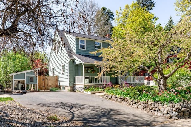 517 E C St, Moscow, ID 83843 - view of front facade featuring a porch, driveway, and roof with shingles