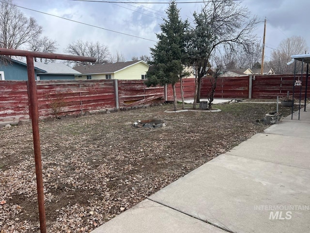 view of yard featuring fence