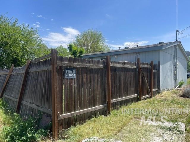 510 E Arthur Ave, Glenns Ferry, ID 83623 - view of gate