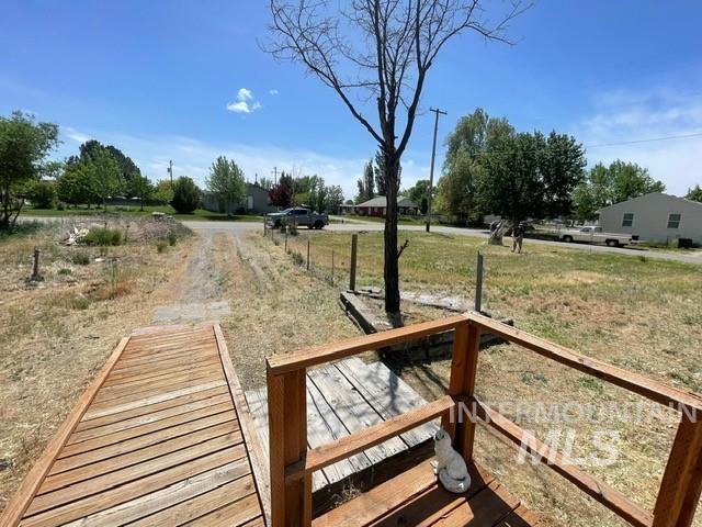 510 E Arthur Ave, Glenns Ferry, ID 83623 - view of deck