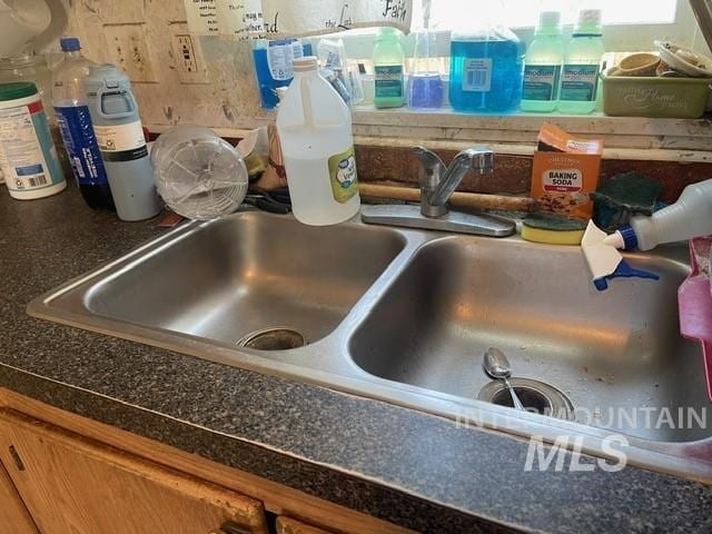 510 E Arthur Ave, Glenns Ferry, ID 83623 - kitchen view of a sink and dark countertops