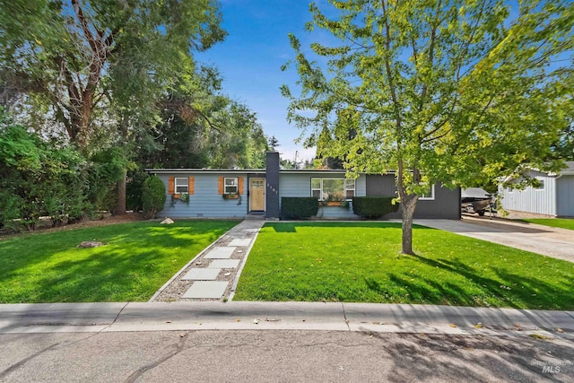 view of front of home featuring a front lawn