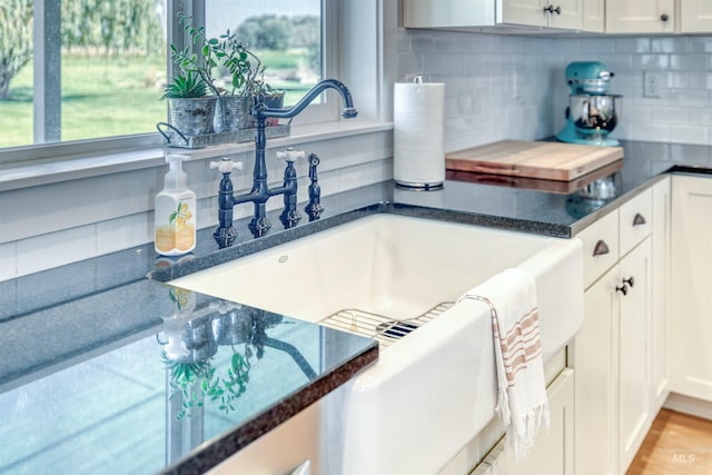27652 Hop Rd, Caldwell, ID 83607 - kitchen featuring tasteful backsplash, wood finished floors, a sink, white cabinets, and dark stone countertops