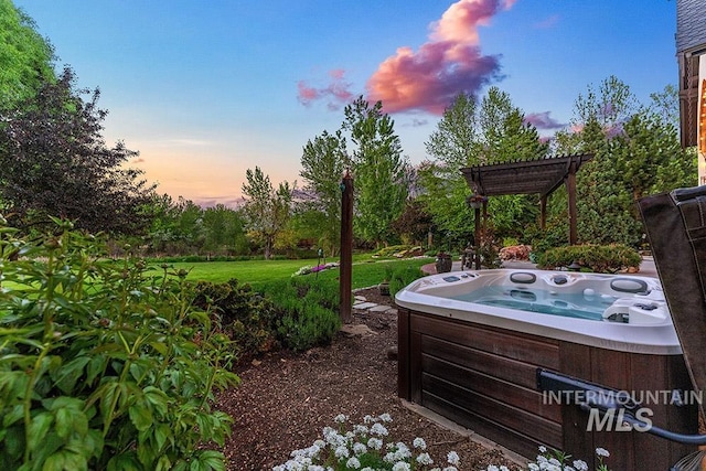 view of yard featuring a hot tub