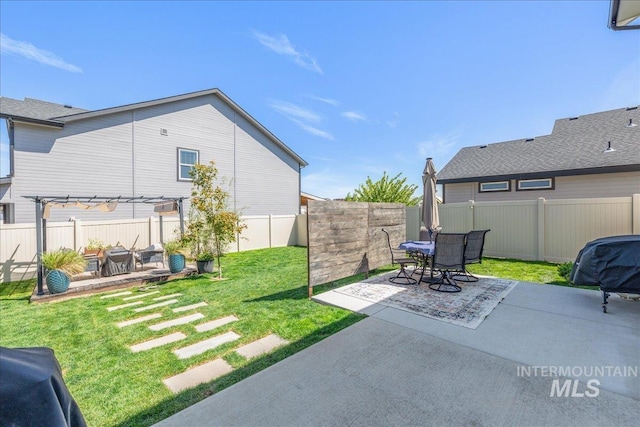 view of yard featuring a patio, a pergola, and outdoor dining area