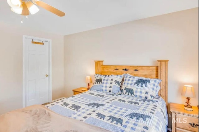 bedroom with ceiling fan