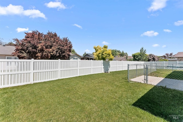 816 W Georgia Ave, Nampa, ID 83686 - view of yard featuring a residential view