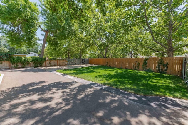 712 E Sheridan, Nampa, ID 83686 - view of fenced front yard