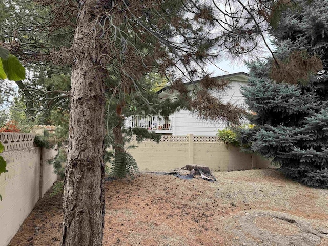 1111 SW 11th Ave, Ontario, OR 97914 - view of yard featuring fence