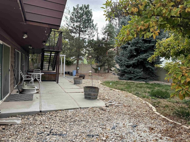 1111 SW 11th Ave, Ontario, OR 97914 - view of patio / terrace featuring a fenced backyard and stairs