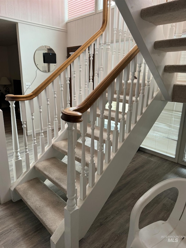 1111 SW 11th Ave, Ontario, OR 97914 - stairs featuring wood finished floors and a towering ceiling