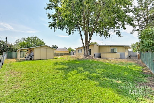 view of yard with a storage shed