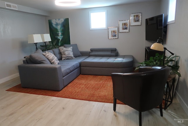 2405 23rd St, Clarkston, WA 99403 - living area featuring wood finished floors and baseboards