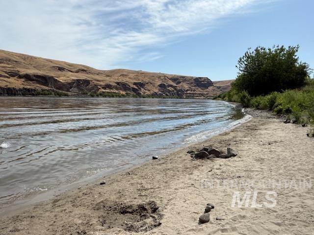 407 1st St, Asotin, WA 99402 - water view with mountains