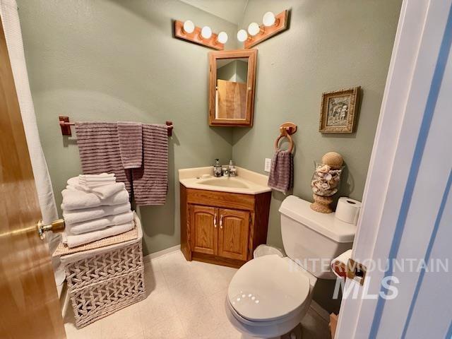 407 1st St, Asotin, WA 99402 - bathroom with toilet and vanity