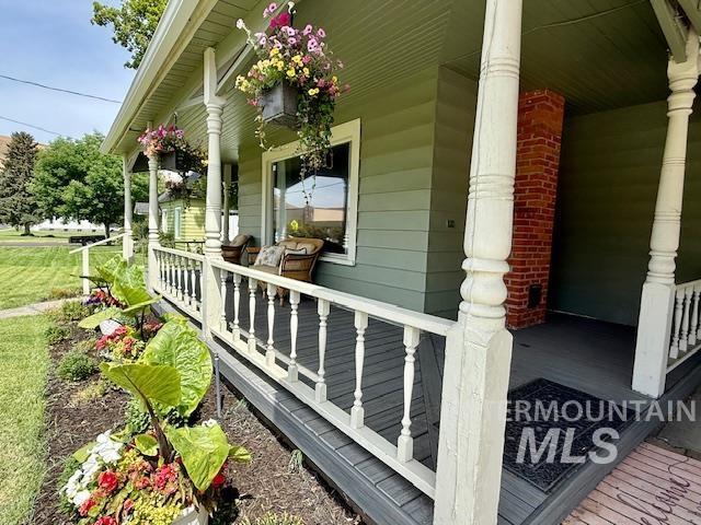 407 1st St, Asotin, WA 99402 - view of side of property with a porch
