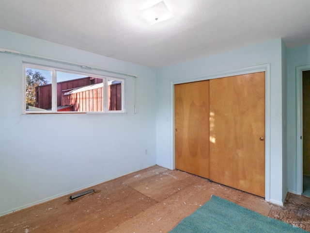 unfurnished bedroom featuring a closet