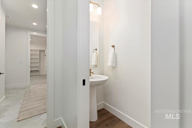 4265 W Thornapple Dr, Meridian, ID 83646 - bathroom featuring baseboards and recessed lighting