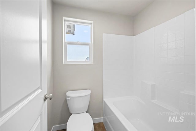 full bathroom with toilet and baseboards