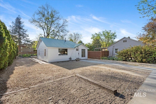 1223 N Mckinney St, Boise, ID 83704 - view of front facade featuring fence and metal roof