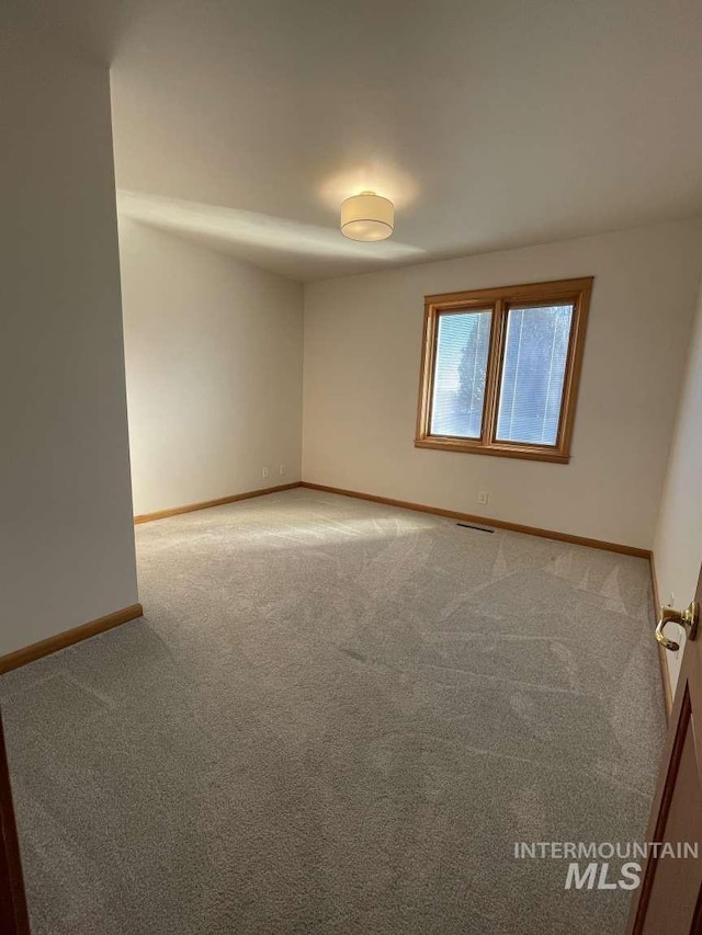 unfurnished room featuring carpet floors