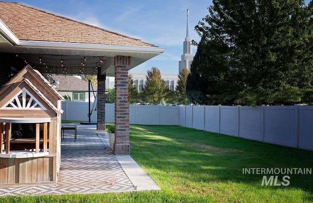 view of yard with a patio