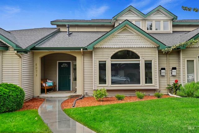 view of front of property with a front yard