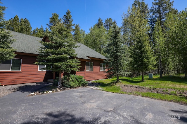 141 Stibnite St Unit 15, Mccall, ID 83638 - view of front facade featuring a shingled roof and a front yard