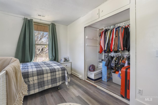 317 W C, Shoshone, ID 83352 - bedroom featuring baseboards, visible vents, wood finished floors, and a closet