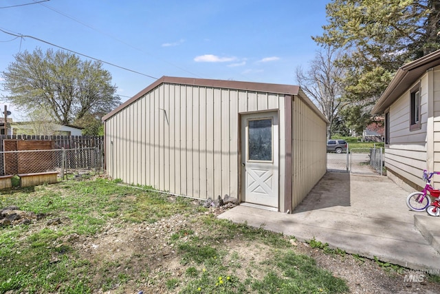 317 W C, Shoshone, ID 83352 - view of outdoor structure with an outdoor structure, a gate, and fence